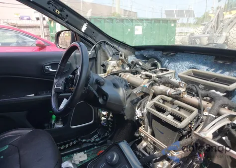 2019 Jeep Compass Limited 4X4 from USA, damaged, VIN 3C4NJDCB8KT766877